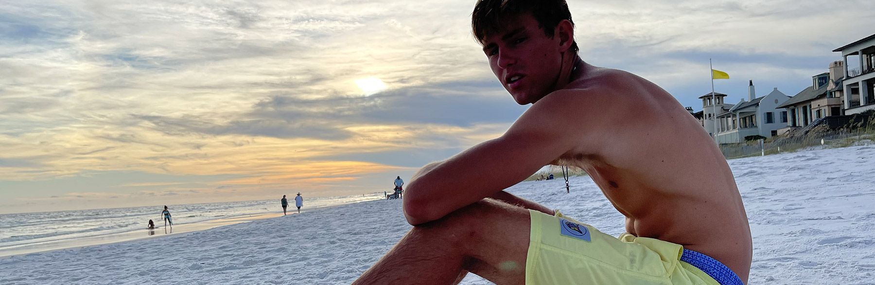 Niki Beach sitzend v2