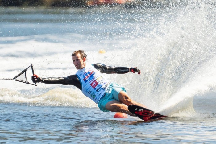 Slalom Waterskiinng